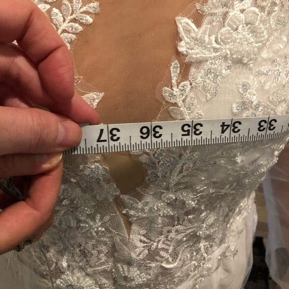 Elegant White Lace Gown - Picture 8 of 10